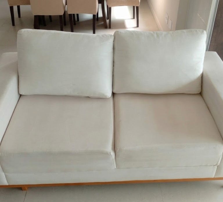Higienização de sofá residencial antes e depois